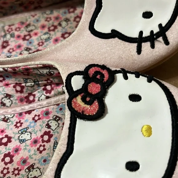 Hello Kitty Flats - Picture 5 of 6